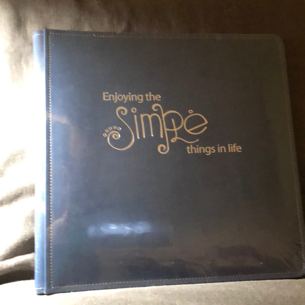 Creative Memories limited addition 12x12 Scrapbooking Album WITH pages.